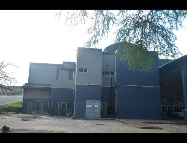 4,155M² BUSINESS CENTRE FOR SALE IN STANGER CENTRAL